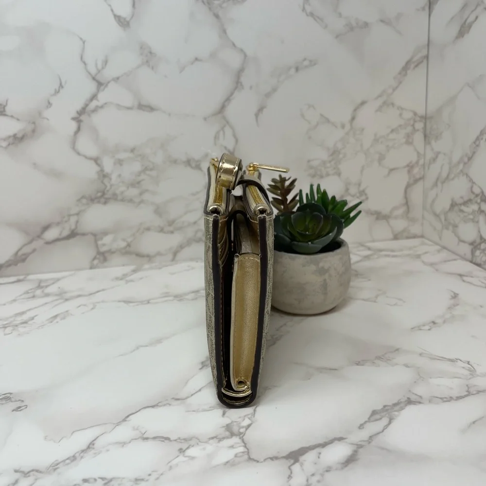 Michael Kors Wallet - Picture 2 of 7